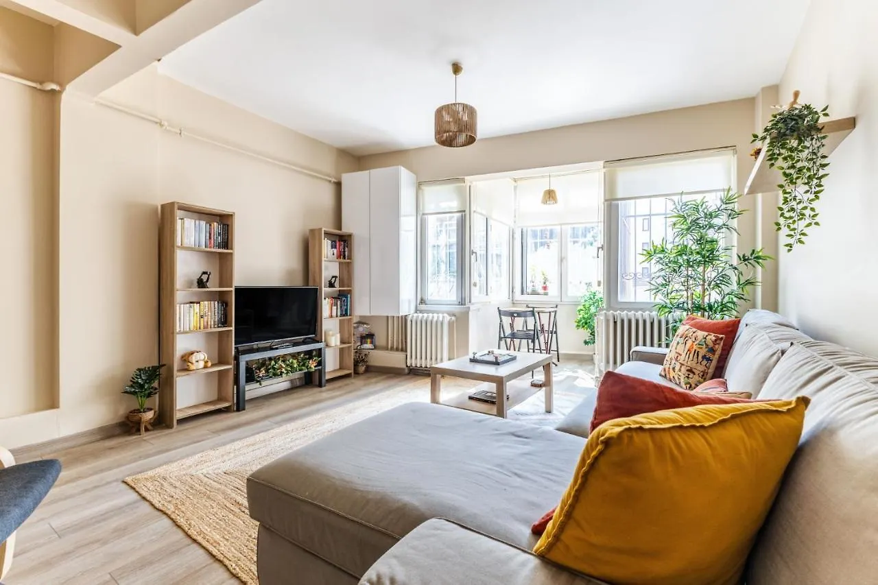Spacious And Stylish Flat Near Taksim In Sisli イスタンブール 0*,  トルコ