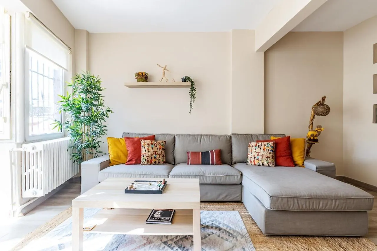 Spacious And Stylish Flat Near Taksim In Sisli イスタンブール アパート